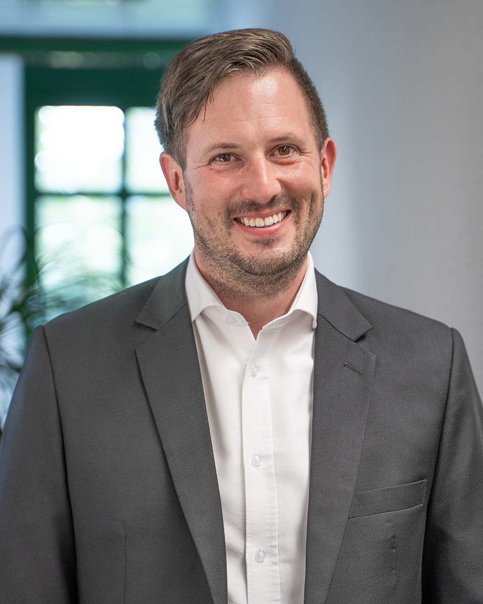 Portrait von Raffael Eggenberger Rechtsanwalt, Partner und öffentlicher Notar von der advore rechtsanwälte ag