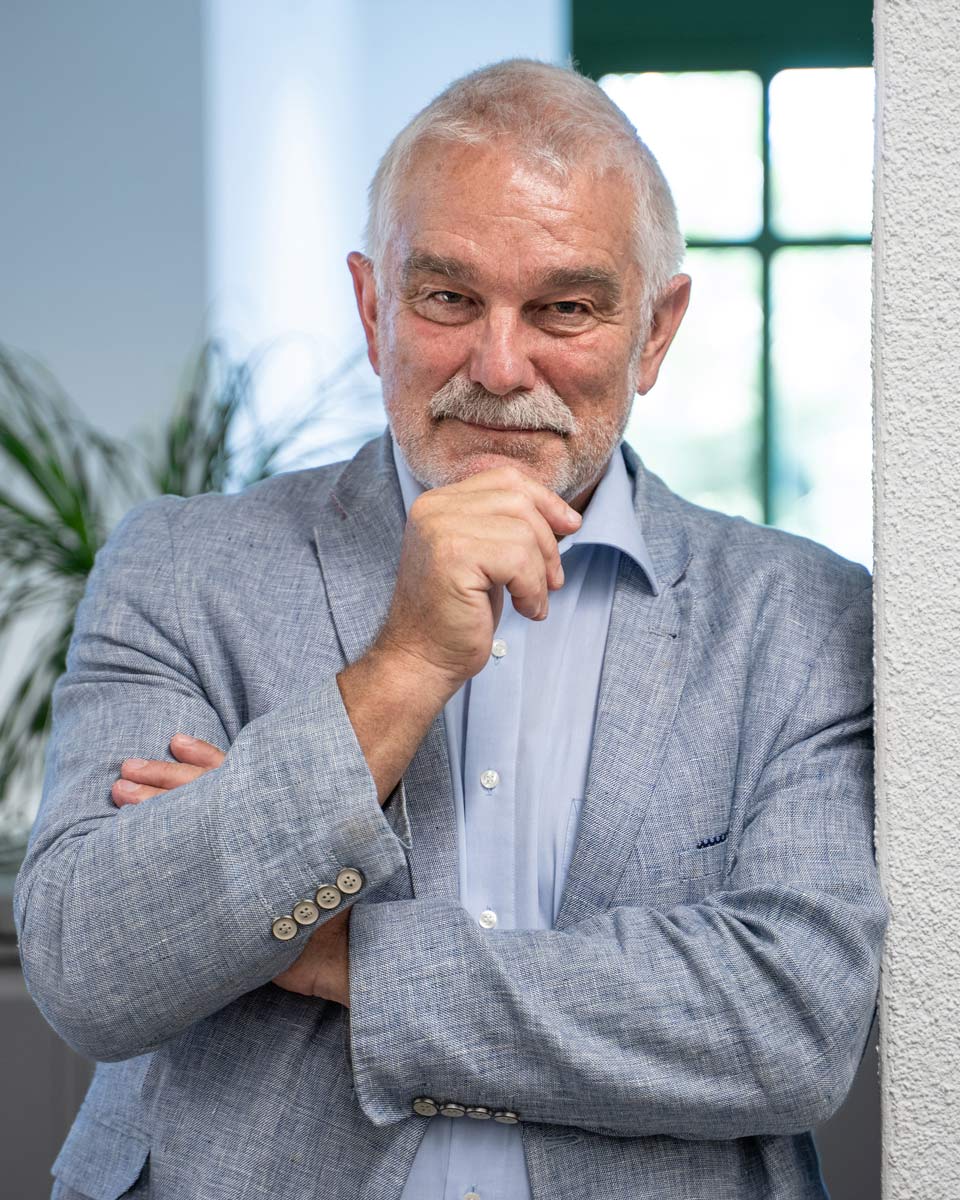 Portrait von Hans Munz Rechtsanwalt und öffentlicher Notar von der advore rechtsanwälte ag
